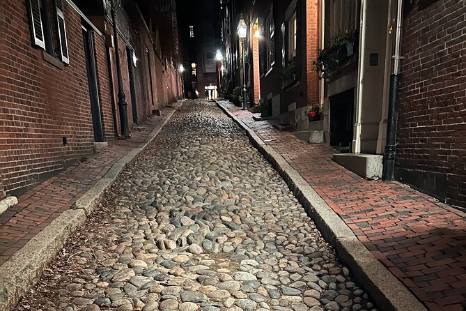 2-Hour Beacon Hill True Crime Expert Guided Tour - Meeting at the Massachusetts State House, ending by Mass General
