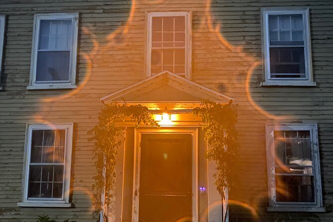 A Ghost Hunting Tour Specters and Apparitions in Salem - Price and timing for a 90-minute Salem night hunt
