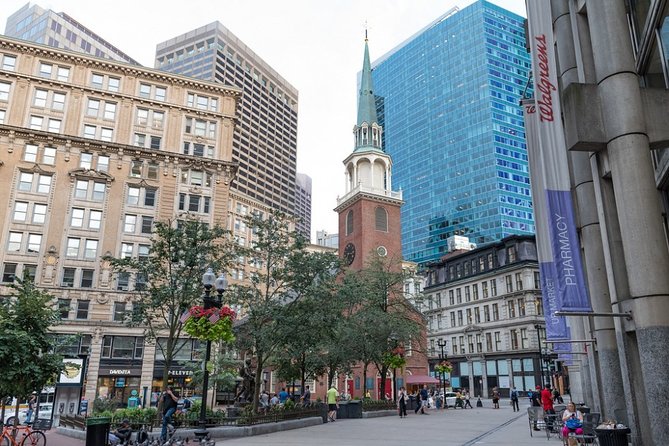 Astounding Scavenger Hunt: Boston The Story of America - Park Street Church and Granary Burying Ground: where walking turns into context