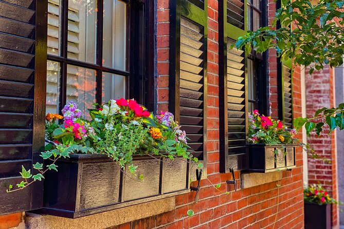 Beacon Hill + Back Bay History + Photo Walking Tour(SMALL Group) - Stop 3: Louisburg Square, where the architecture does the talking