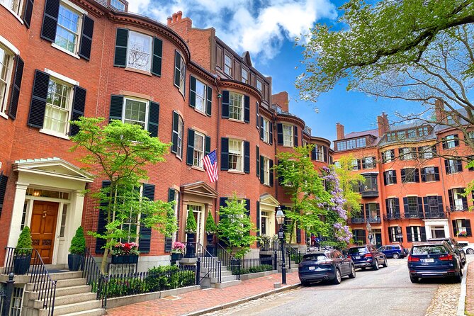 Beacon Hill + Back Bay History + Photo Walking Tour(SMALL Group) - Stop 5 and 6: Boston Public Garden and a Swan Boats photo moment
