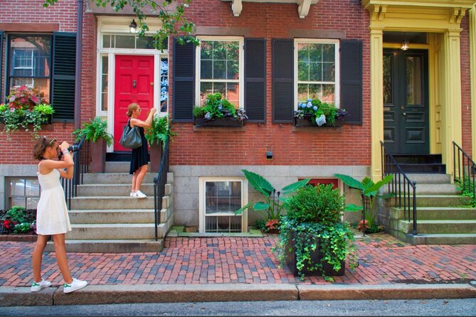 Beacon Hill Boston History + Photo Walking Tour (SMALL Group) - Boston Common (founded in 1630), the State House (1795), and the Public Garden (1837)
