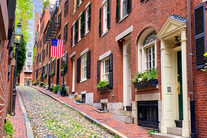 Beacon Hill Boston History + Photo Walking Tour (SMALL Group) - The guide factor: why Saba’s style seems to land well