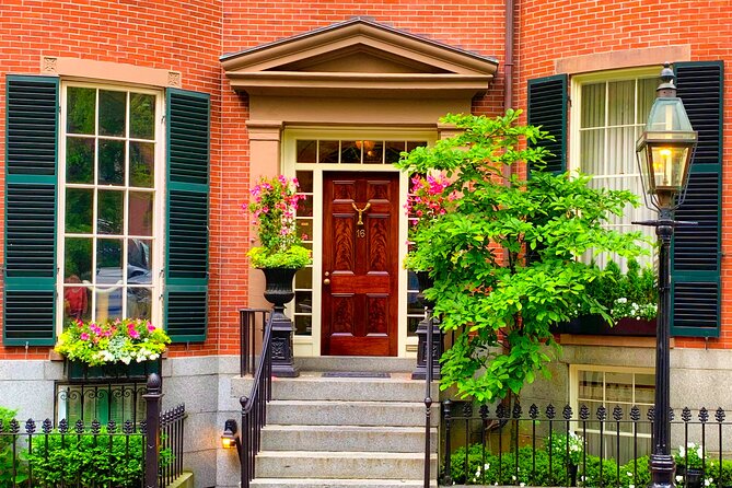 Beacon Hill Boston History + Photo Walking Tour (SMALL Group) - Stop 1: Beacon Hill streets, door details, and flower boxes that beg for close-ups