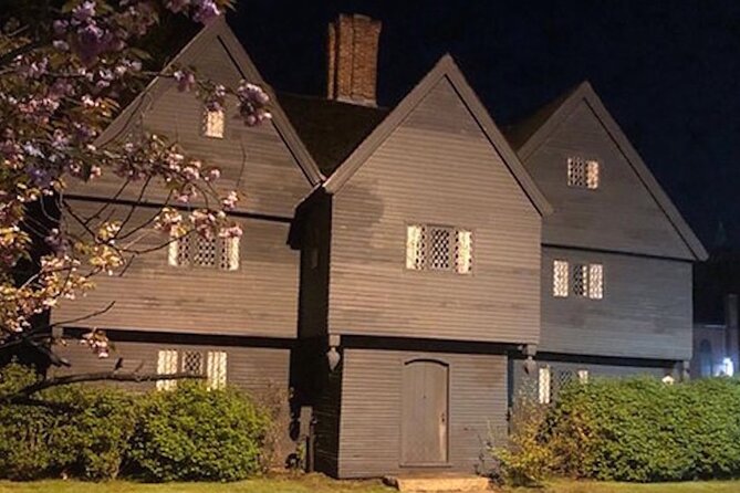 Best Hocus Pocus Movies & More Tour - What the Hocus Pocus 2 guide connection adds