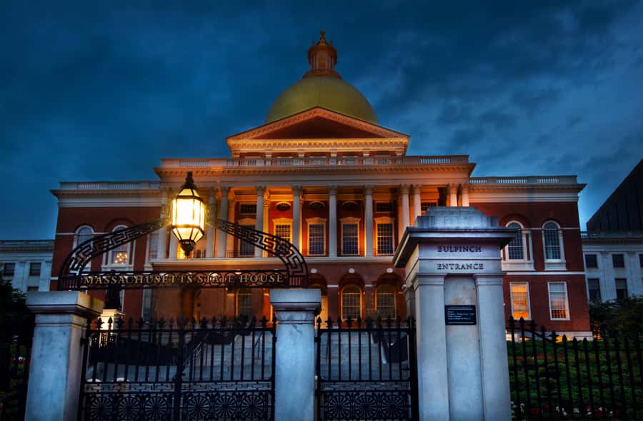 Boston: Boos and Brews Haunted Pub Crawl - Toasting the Ghost of John F. Kennedy at 21st Amendment