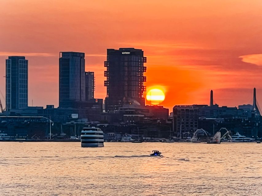 Boston: Boston Harbor Sunset Cruise - Onboard bar and refreshments, what your money should cover
