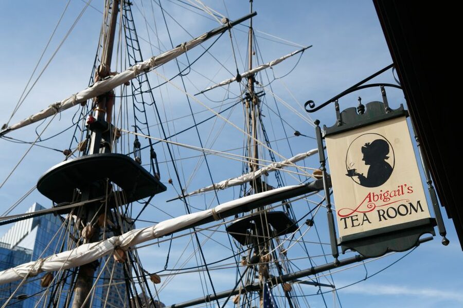 Boston: Boston Tea Party Ships and Museum Interactive Tour - Marching to Griffin’s Wharf and the moment you throw tea