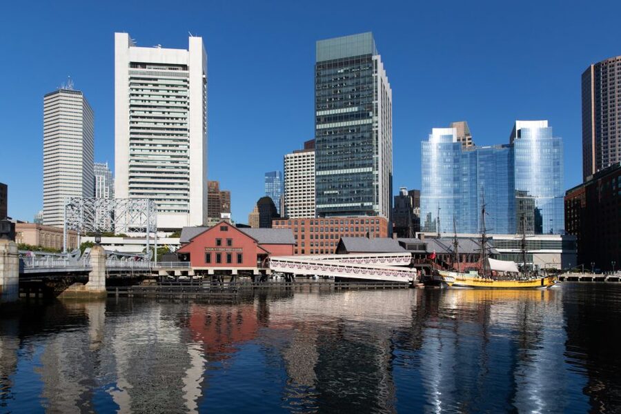 Boston: Boston Tea Party Ships and Museum Interactive Tour - Foreign-language guides: 14 languages for the museum experience