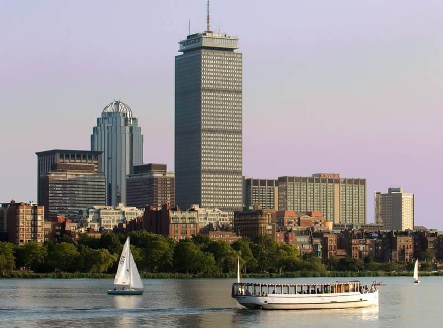 Boston: Charles River Sightseeing Cruise - The 70-minute route: Beacon Hill, Back Bay, MIT, Harvard, and more