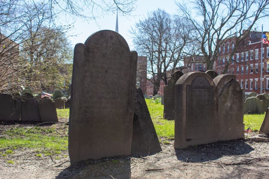 Boston: City History and Highlights Audio App Walking Tour - Old State House, the Boston Irish Famine Memorial, and the Granary Burying Ground finale