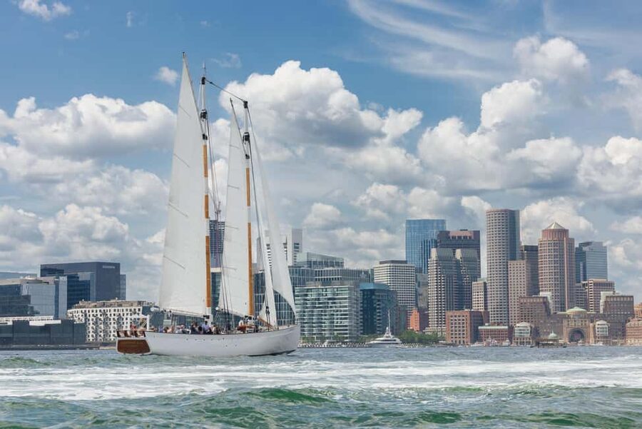 Boston: Downtown Harbor Sailing Cruise - Inner Harbor Islands, Waterfront Park, and Aquarium area views