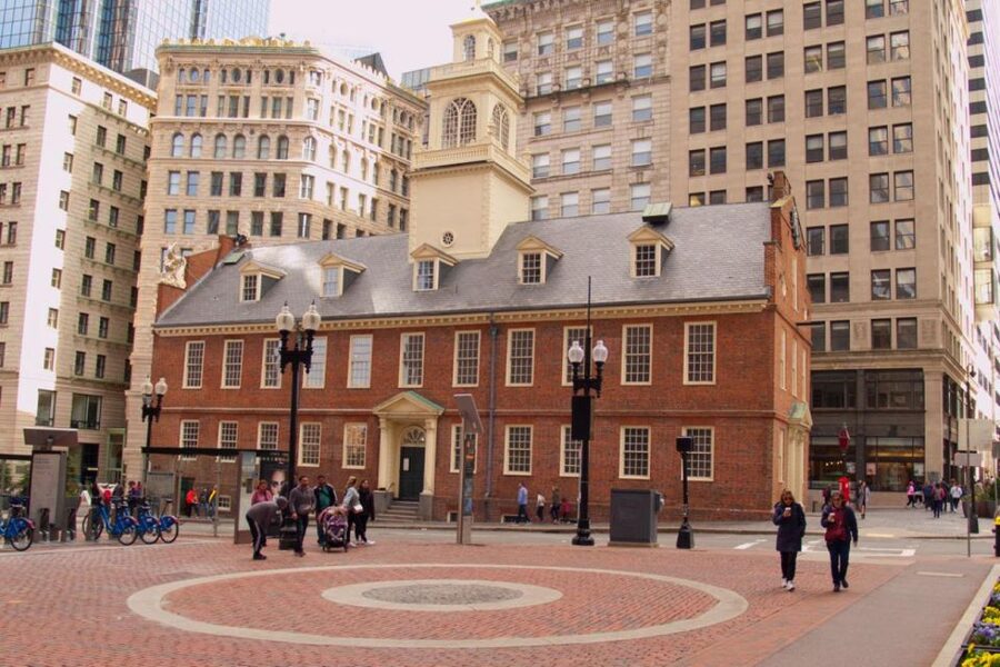 Boston: Freedom Trail, Bunker Hill, & USS Constitution Tour - Copps Hill Burying Ground: A Pause That Adds Weight