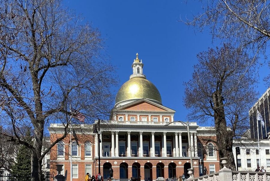 Boston: Freedom Trail Guided Walking Tour in French - Faneuil Hall through the middle-of-downtown icons: see the city as a connected timeline