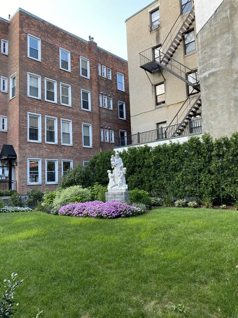 Boston: Freedom Trail Guided Walking Tour in French - North End finish at Copp’s Hill Terrace: the best way to end the day
