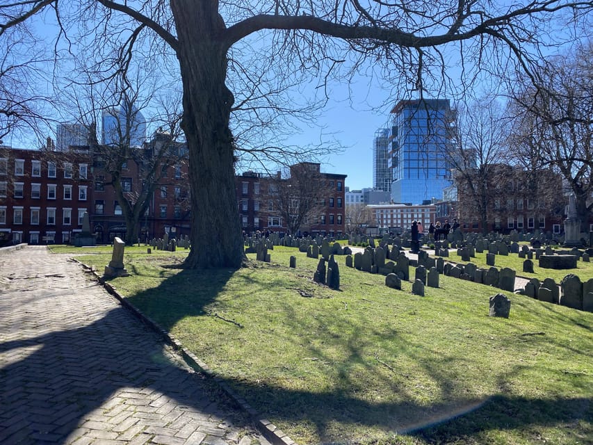 Boston: Freedom Trail Guided Walking Tour in French - Price and value for a 150-minute, French-guided route