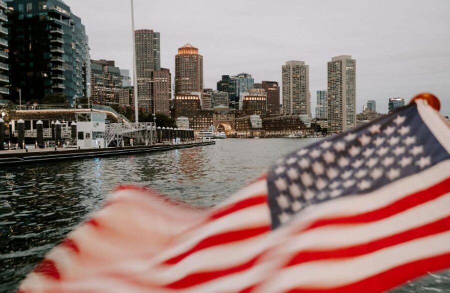 Boston: Harbor and Charles River Architecture Boat Tour - Seeing Boston and Cambridge from the Charles River basin