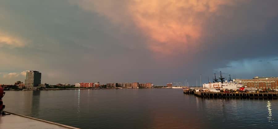 Boston Harbor: Full Moon Cruise with Champagne Option - Price and Value: Is $30 Worth It?