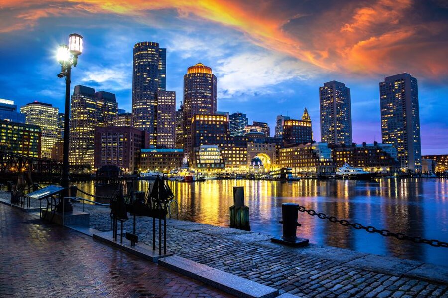 Boston: Haunted Pub Crawl of Historic Pubs and Taverns - Finding the meeting point at Faneuil Hall (and why it helps)