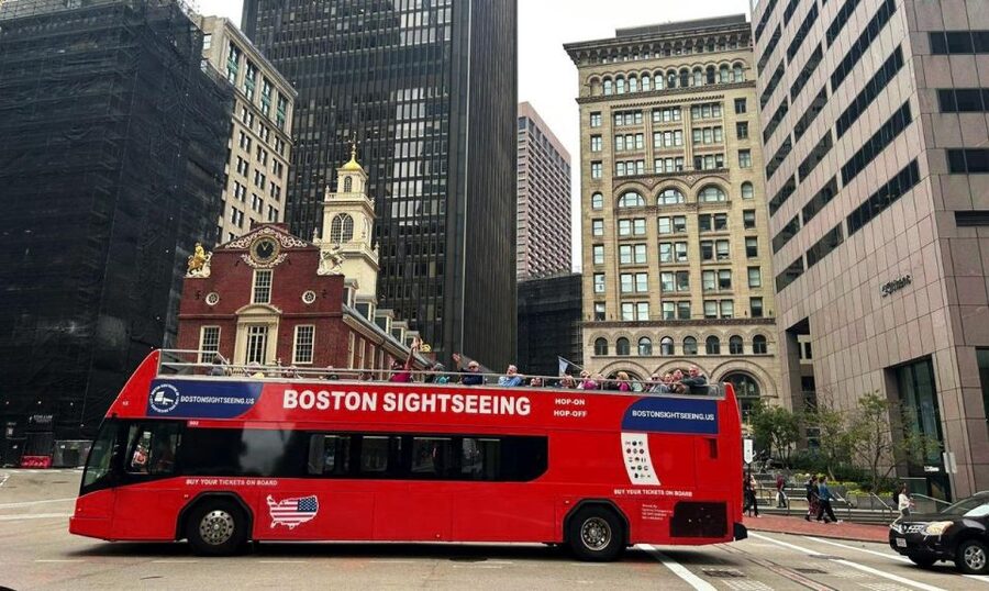 Boston: Hop-On Hop-Off Double-Decker Bus Sightseeing Tour - Getting to the bus at Marriott Long Wharf (and finding your first boarding spot)