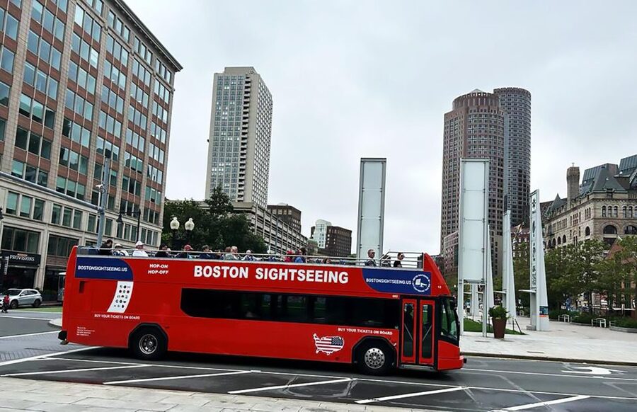 Boston: Hop-On Hop-Off Double-Decker Bus Sightseeing Tour - Stop 4: Boston Common, the Public Garden, and Swan Boat season