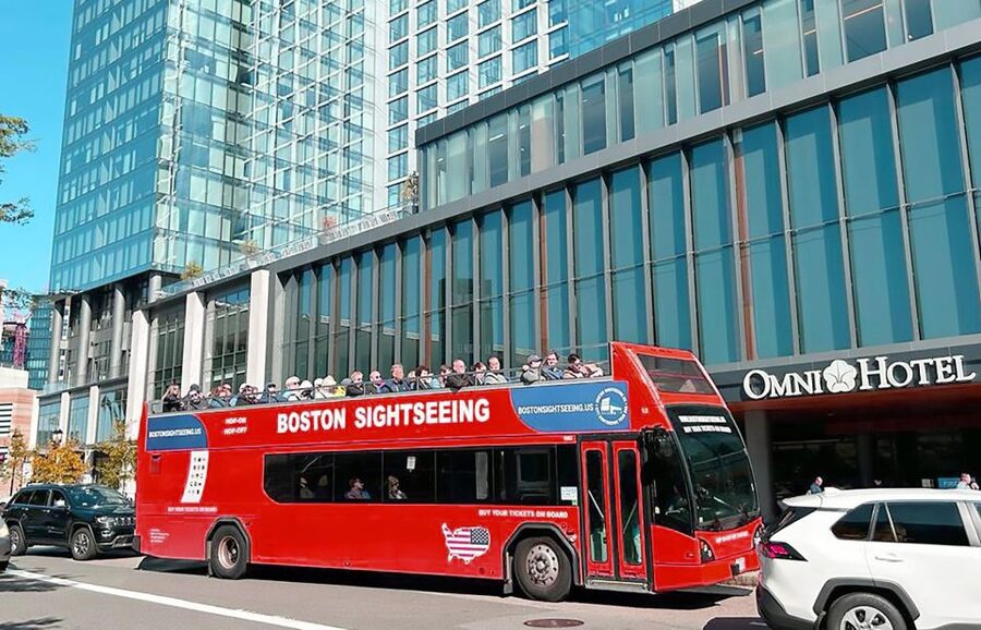 Boston: Hop-On Hop-Off Double-Decker Bus Sightseeing Tour - Stop 5: Cheers Pub and Beacon Hill viewpoints by Charles River