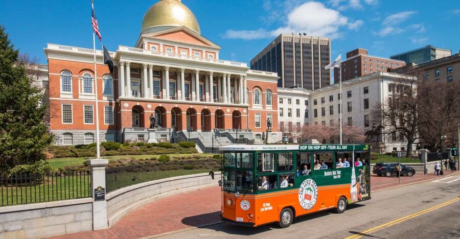 Boston: Hop-on Hop-off Old Town Trolley Tour - Green Loop Day: Aquarium, North End, Navy Yard, and Beacon Hill