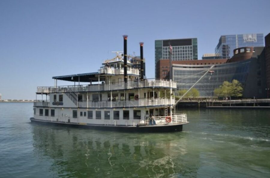 Boston: Scenic Harbor Cruise (Dog-Friendly) - Rowes Wharf to the Seaport: Federal Courthouse, Working Pier, and Fast Orientation