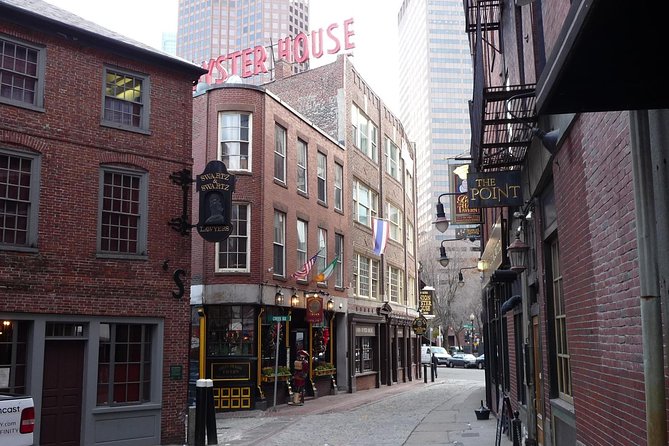 Boston Sightseeing Tour - a fully-narrated driving tour - Revere House in the North End: the story starts at home