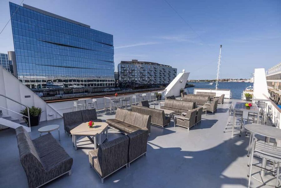 City Cruises Boston: Harbor Buffet Lunch or Dinner Cruise - Where to meet at Commonwealth Pier and how boarding works