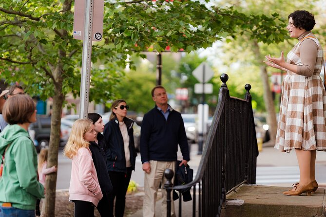 Colonial Newport Walking Tour - Starting at the Brick Market Museum, With a Smart Time Plan