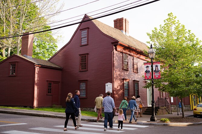 Colonial Newport Walking Tour - 8 Washington Square: A House That Helped Point Rhode Island Toward Brown