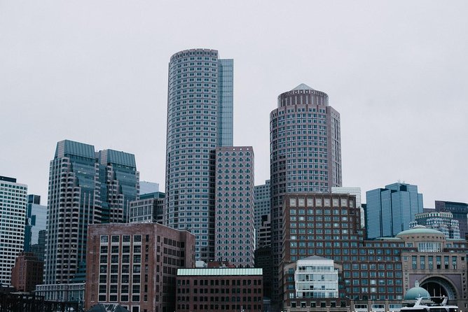 Downtown Freedom Trail, Beacon Hill & Back Bay Walking Tour - Beacon Hill in 15 Minutes: Purple Windows, Gas Lamps, and Federal-Style Charm