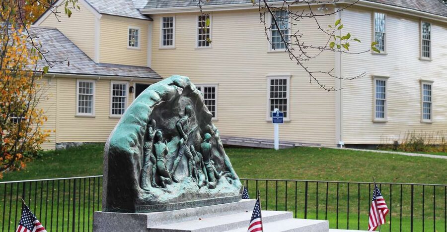From Boston: Full-Day Historical Lexington & Concord Tour - Cambridge from the bus window: MIT, Harvard, and the Continental Army connection