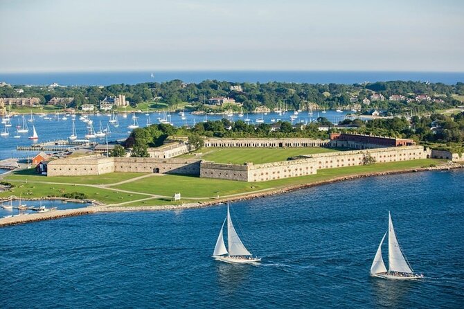 Guided Tour of Newport in Open Air LSV - Thames Street Downtown: A Short Stroll With Real Use