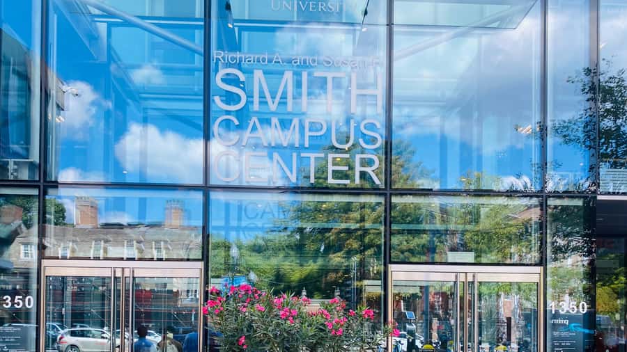 Harvard: America's oldest university - walking tour in French - Iconic buildings and the charming neighborhood around Harvard Yard