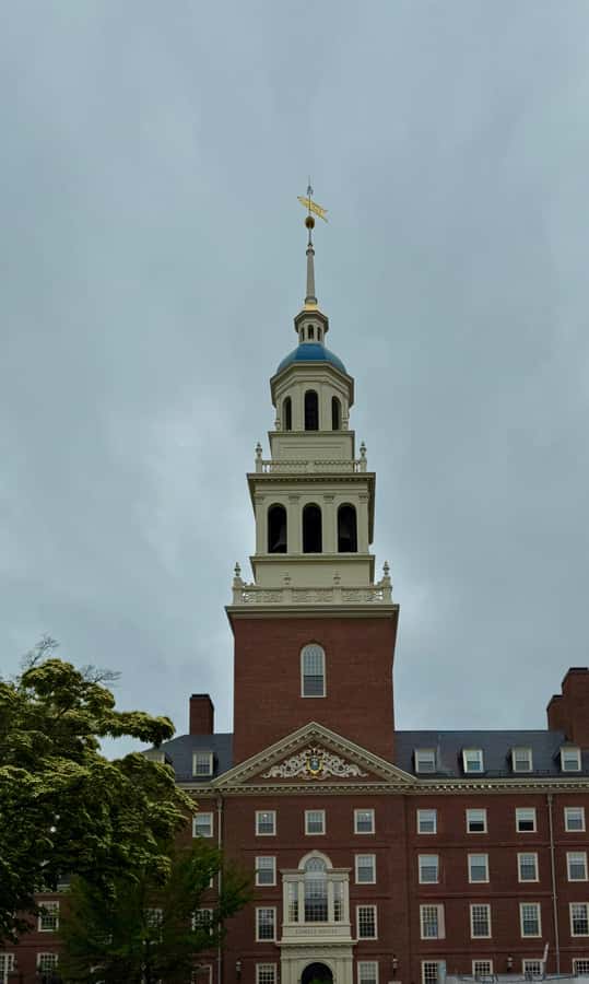 Harvard: America's oldest university - walking tour in French - Small-group pacing, headsets, and real-time Q and A