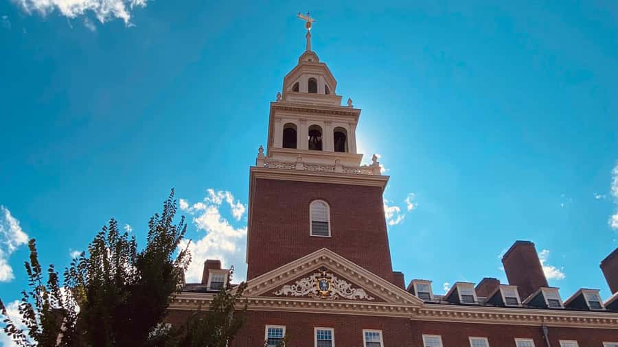 Harvard: America's oldest university - walking tour in French - Meeting at Smith Campus Center near Harvard Square