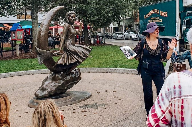 Hauntings, History and Legends Tour in Salem - Washington and New Liberty: the Bewitched statue and the trial footprint