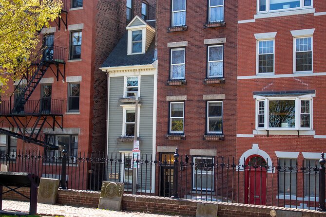 Highlights and History of Boston: GPS Guided Audio Tour - Old State House and the Irish Great Famine Connection