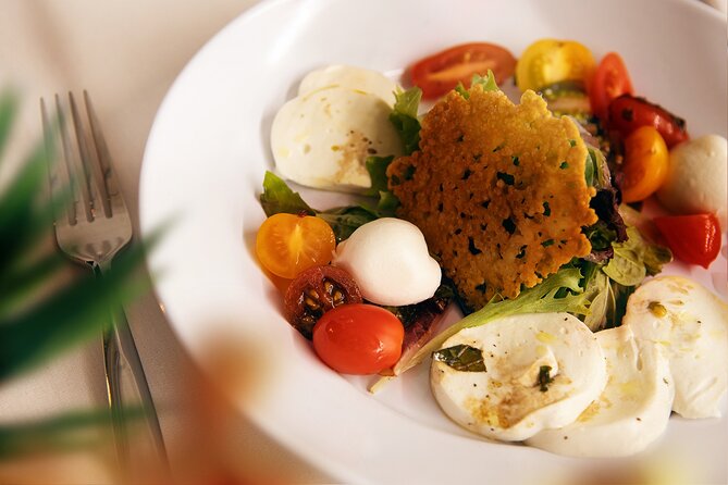 Italian Dinner with Tiramisu Finale in Boston - Starter Moment: Fresh Green Salad with Balsamic Vinaigrette