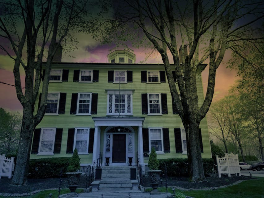 Kennebunkport: Haunted Ghost Walking Tour - Meeting at White Columns, then getting your bearings fast