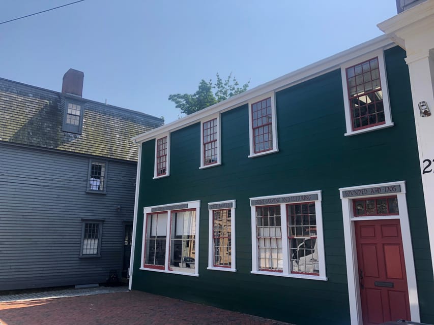 Native Newporter Tours - Victorian-era neighborhoods and the art-society summer connection