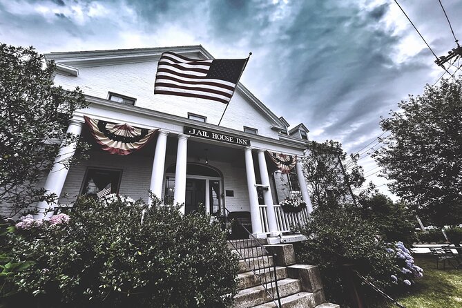 Newport Ghosts: Seaside Hauntings and Hags Tour - Stop 4: Trinity Episcopal Church and graveyard legend
