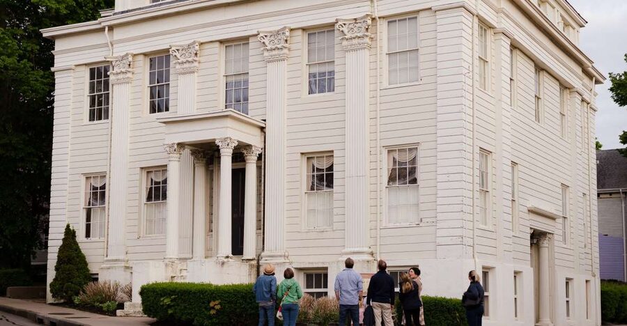 Newport: Golden to Gilded Age Guided Walking Tour - Meeting at the Colony House and starting in the right place