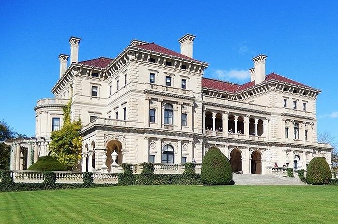 Newport Open Air Trolley Tour W/Breakers Admission (Ages 8+Only) - The Breakers interior admission: what you actually do there