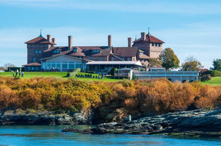 Newport, RI: Evening Cocktail Cruise of Narragansett Bay - Smooth sailing, attentive crew, and a calm pace