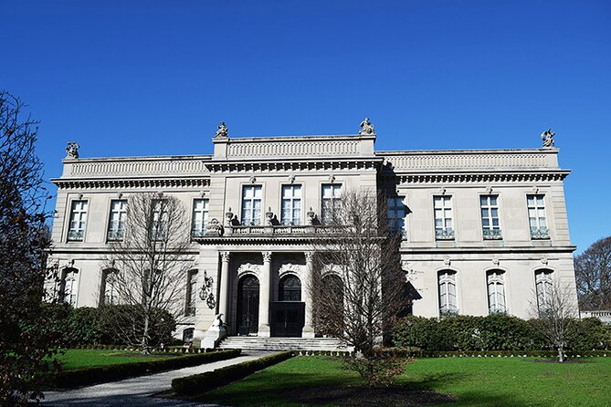 Newport RI Mansions Scenic Trolley Tour (Ages 8+ only) - Ocean Drive Historic District: mansion row from the trolley window