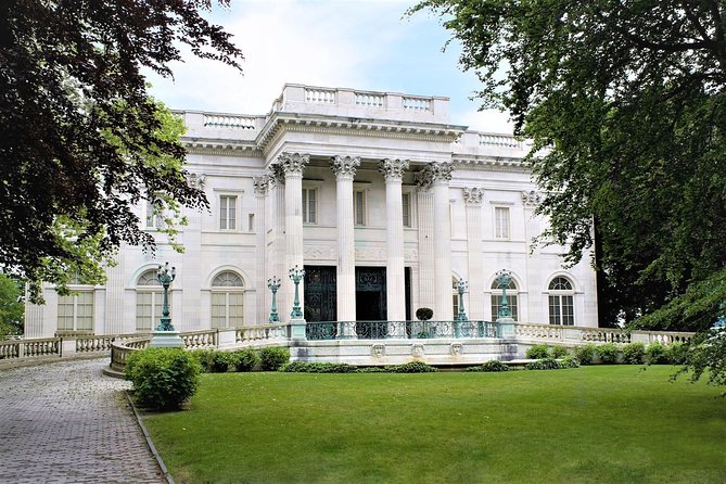 Newport Viking Trolley Tour with Breakers & Marble House Admission - Stop 1 at The Breakers: what an hour inside really gives you