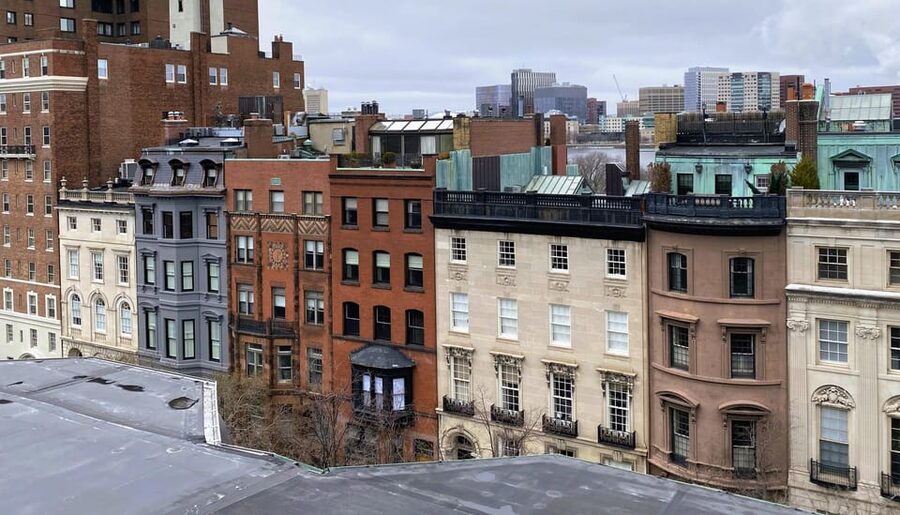Old Boston: Beacon Hill & Back Bay Walking Tour in French - Newbury Street guided stroll: fashionable street style with neighborhood depth